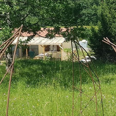 Lovely 2-Bed Shepherds Hut In A Forest Sougeres-en-Puisaye Eksteriør billede