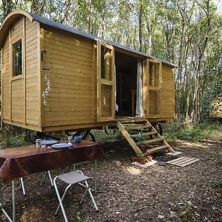 Lovely 2-Bed Shepherds Hut In A Forest Sougeres-en-Puisaye Eksteriør billede