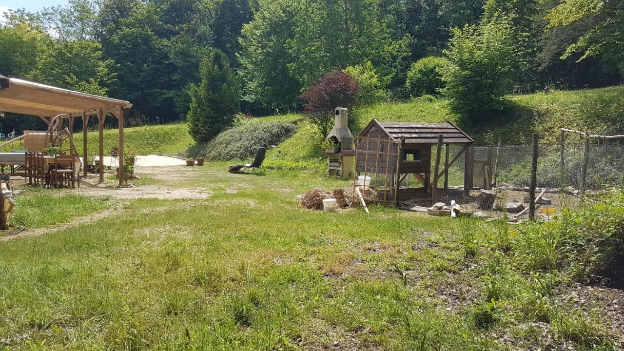 Lovely 2-Bed Shepherds Hut In A Forest Sougeres-en-Puisaye Eksteriør billede