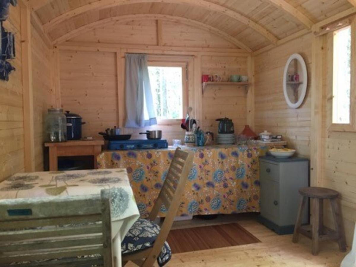 Lovely 2-Bed Shepherds Hut In A Forest Sougeres-en-Puisaye Eksteriør billede